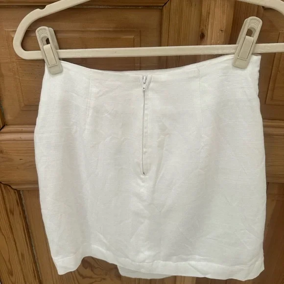 Gianni Bini White Mini Skirt - Picture 2 of 4